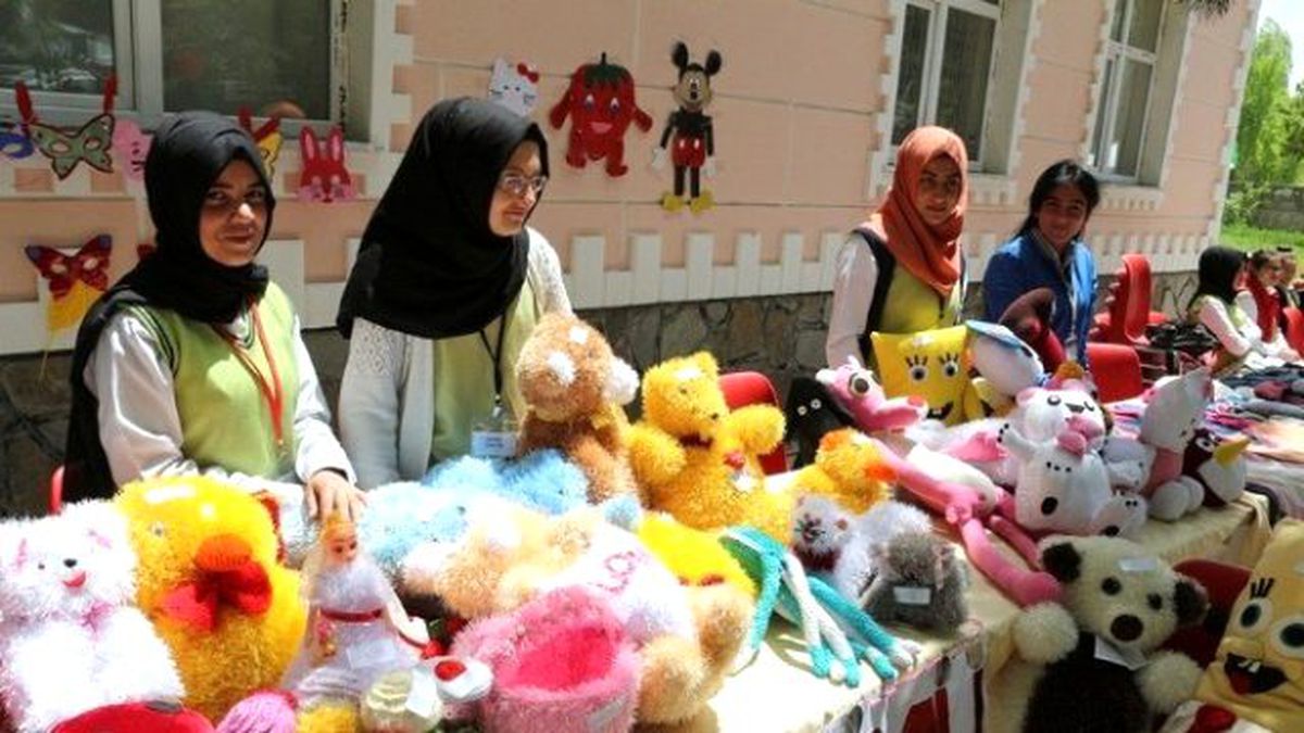 Bulanık\'ta Muhtaç Öğrenciler Yararına Kermes
