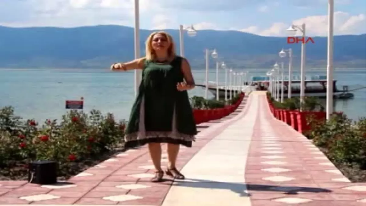 Burdur Farkındalık İçin Burdur Gölü Kıyısında Klip Çekti