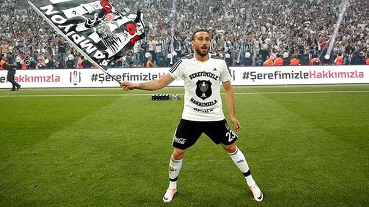Cenk Tosun, Fenerbahçe'ye Küfürlü Marşı Söyledi