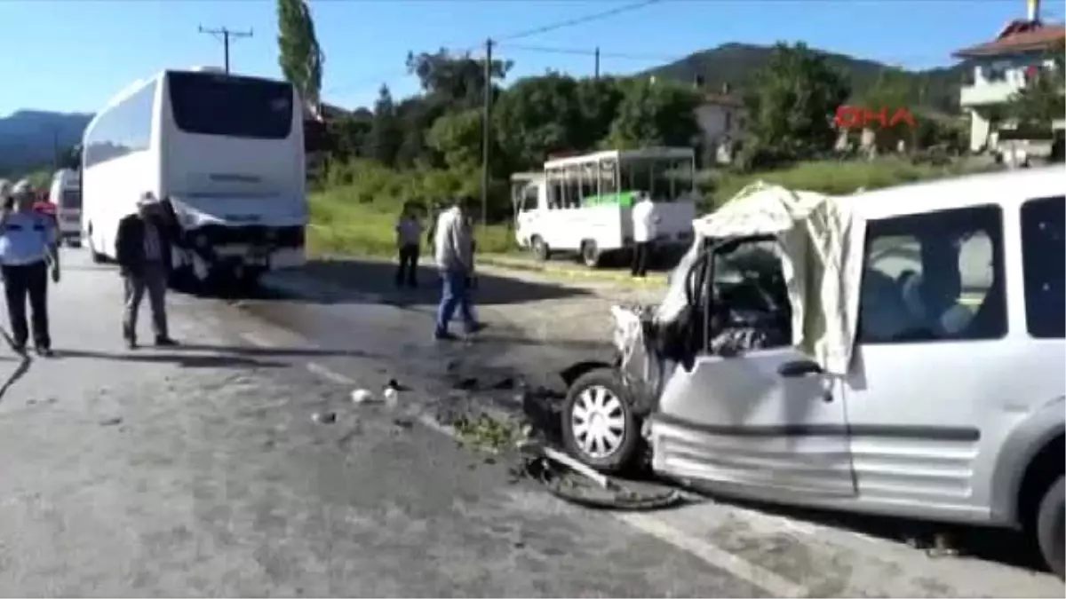 Çorum Otobüse Arkadan Çarptı: 3 Ölü, 2 Yaralı