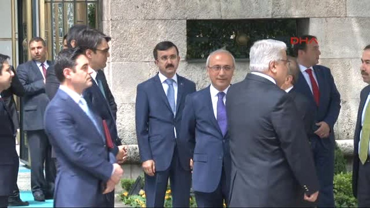Davutoğlu\'ndan Meclis Başkanı Kahraman\'a Veda Ziyareti
