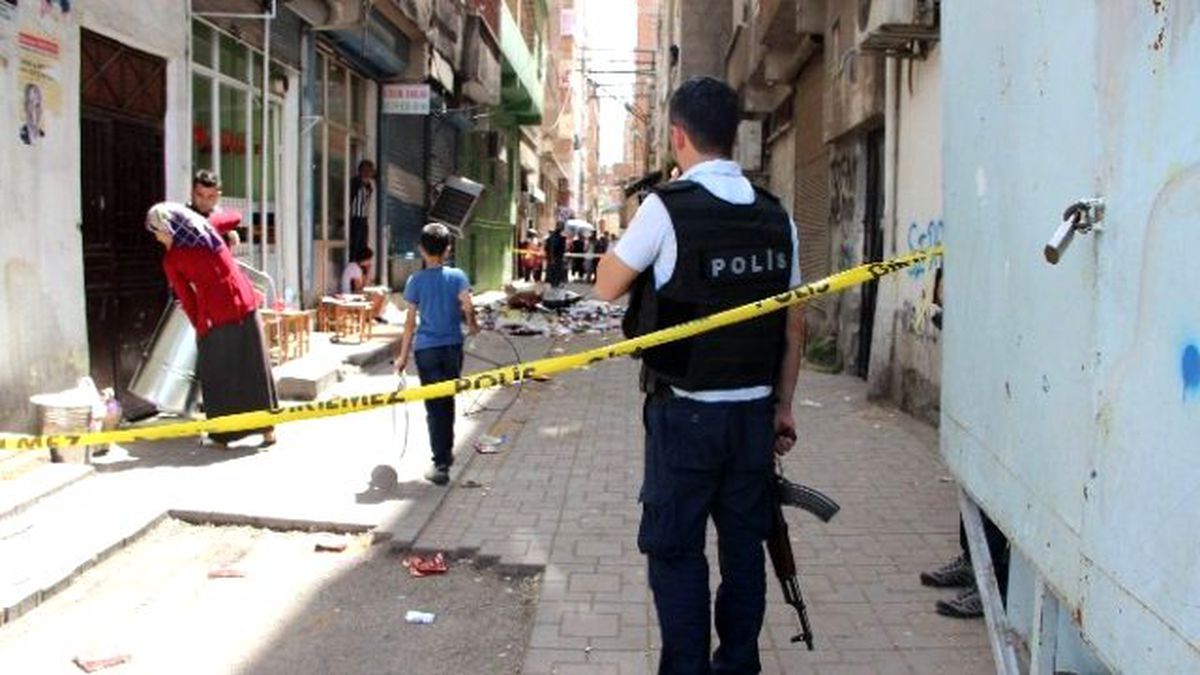 4 Yaşındaki Çocuğu Taciz Ettiği İddia Edilen Esnafın Dükkanı Yağmalandı