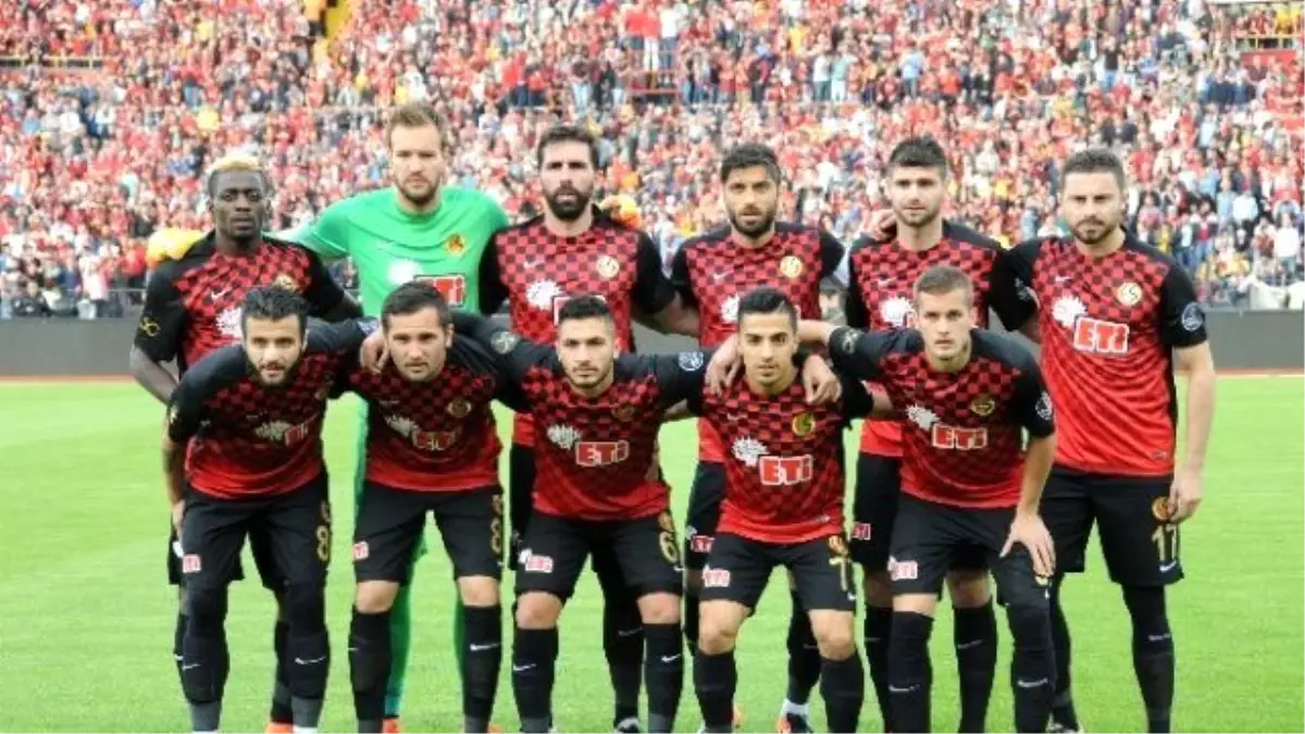 Eskişehirspor, Yarım Asırlık Evine Çıkan Olaylarla Veda Etti