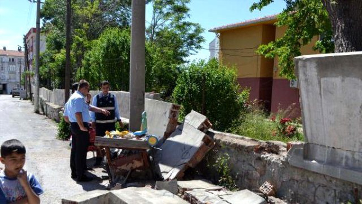 Gelibolu\'da Yıkılan Okul Duvarı Korkuttu