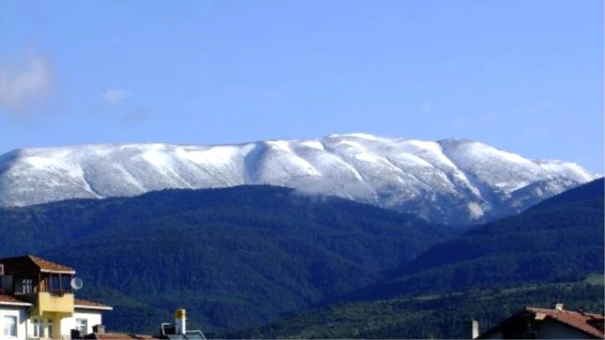 Ilgaz Dağları\'na Yine Kar Yağdı