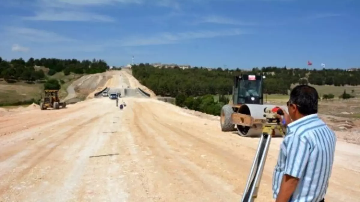 Karaali Köprüsünün Bağlantı Yolları Asfaltlanıyor