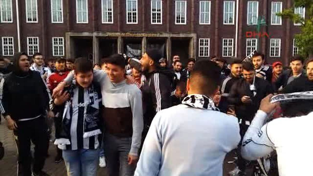 Köln\'de Beşiktaş Karnavalı