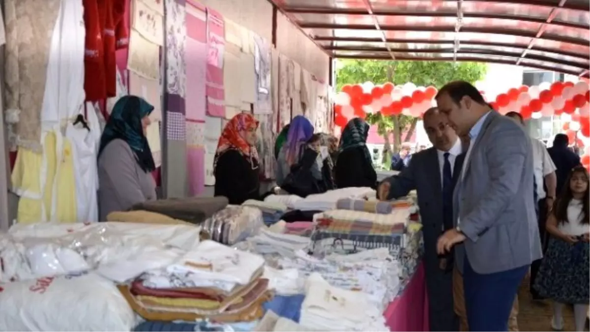 Öğrenciler Yararına Kermes Açıldı