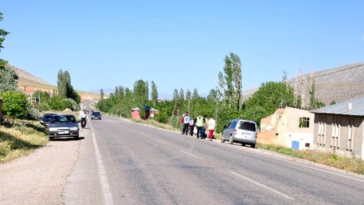 Otomobilin Çarptığı Küçük Çocuk Ağır Yaralandı