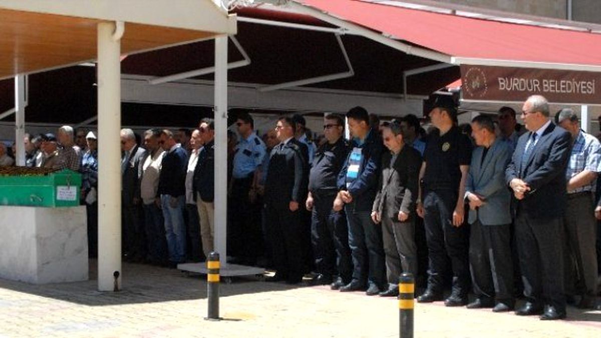 Polis Eşi Burdur\'da Toprağa Verildi