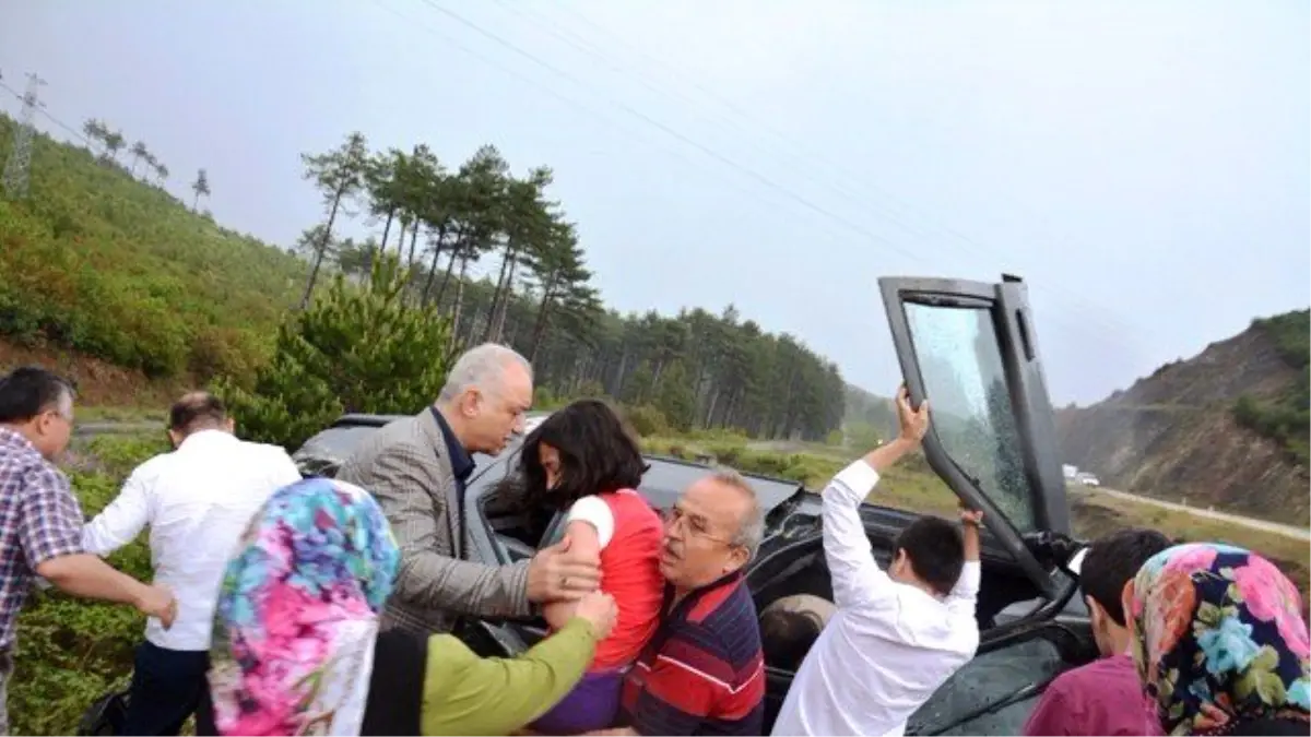 Takla Atan Otomobilden Burunları Kanamadan Çıktılar