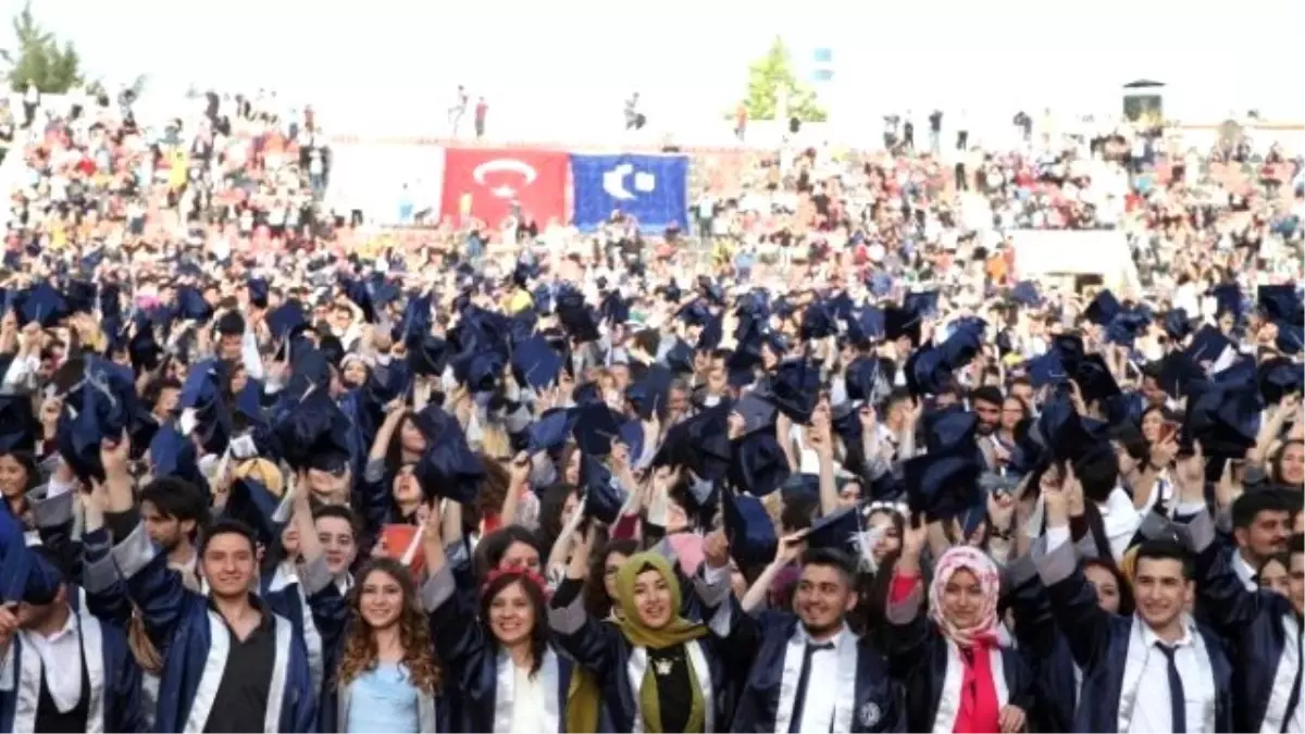 Uşak Üniversitesi 2015-2016 Akademik Yılı Mezuniyeti Gerçekleşti