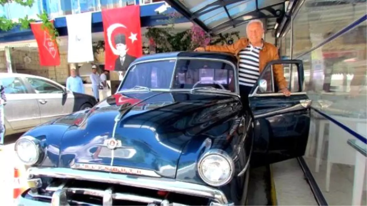 1952 Model Otomobilin Tüm Parçalarını Orijinalleriyle Değiştirdi