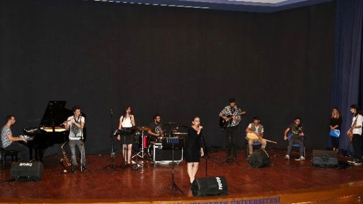 Adü\'de Türkülerle Pop Şarkıları Harmanlandı