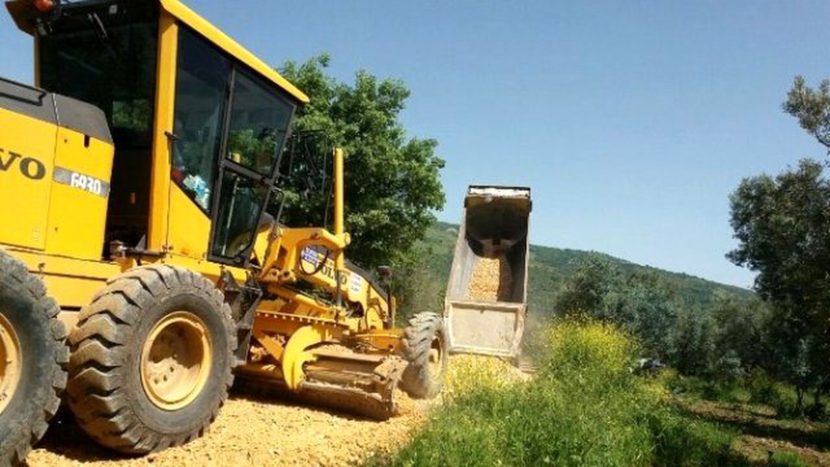 Arazi Yolları Düzenleniyor