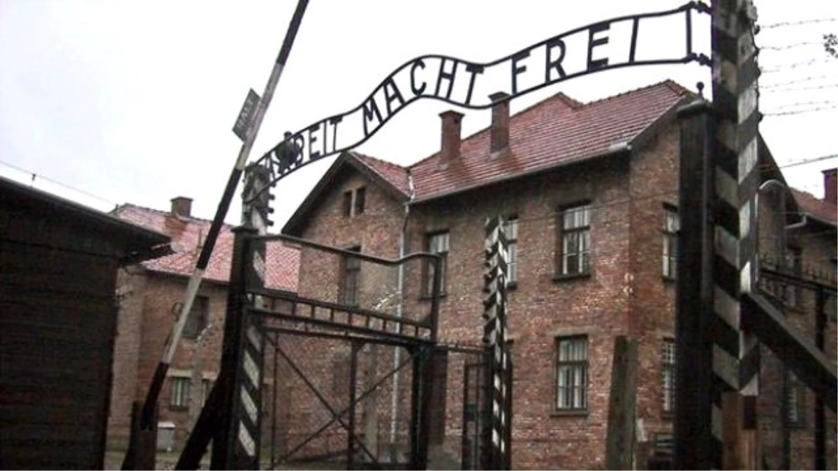 Auschwitz Görevlisi 95 Yaşında Mahkeme Önünde