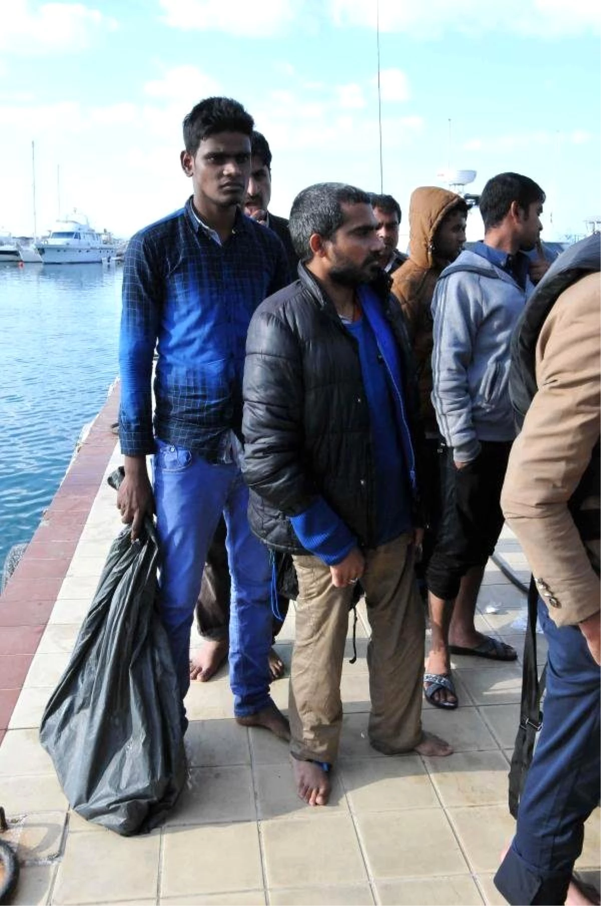 Lastik Botla Yunanistan\'a kaçmaya çalışan 46 sığınmacı yakalandı