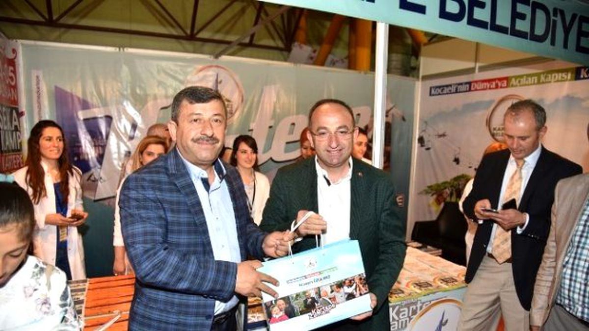 Başkan Üzülmez, Kitap Fuarı\'nda