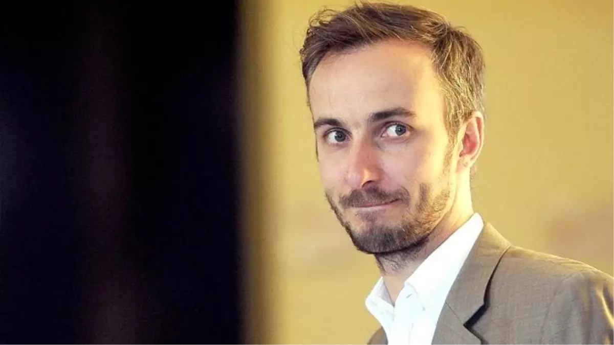 Böhmermann\'ın Okuduğu Şiir İçin İhtiyati Tedbir Kararı Alındı