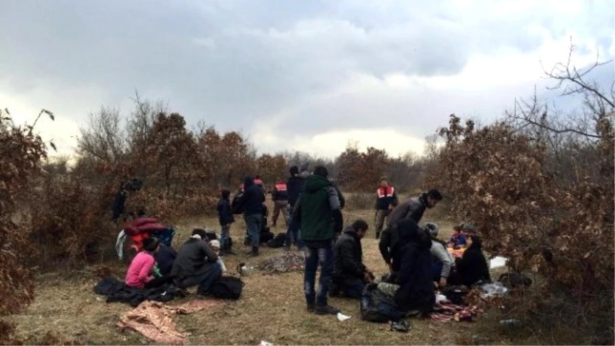 Edirne\'de Afgan Uyruklu 16 Kaçak ve 1 Organizatör Yakalandı