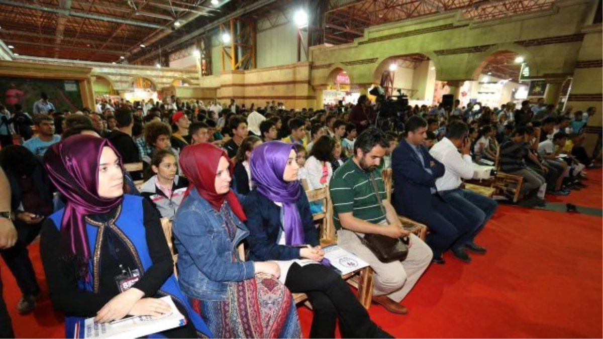 Gümüşbıçak "Kitap Fuarı\'na olan yoğun ilgi çok sevindirici"