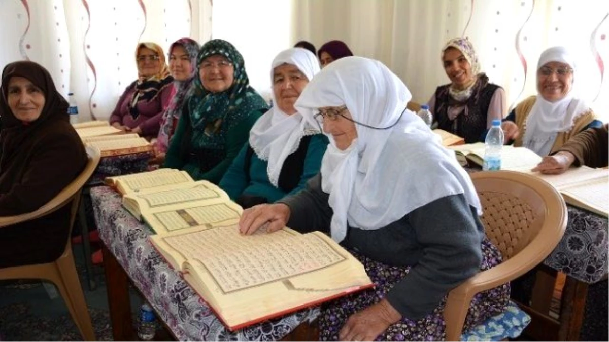 Hanım Nine, 85 Yaşında Kur\'an-ı Kerim Öğrendi