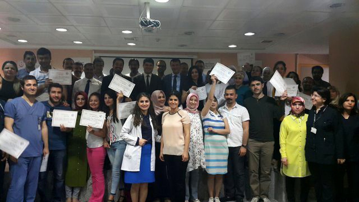 Hemşirelere Yoğun Bakım Uygulama Sertifikaları Verildi