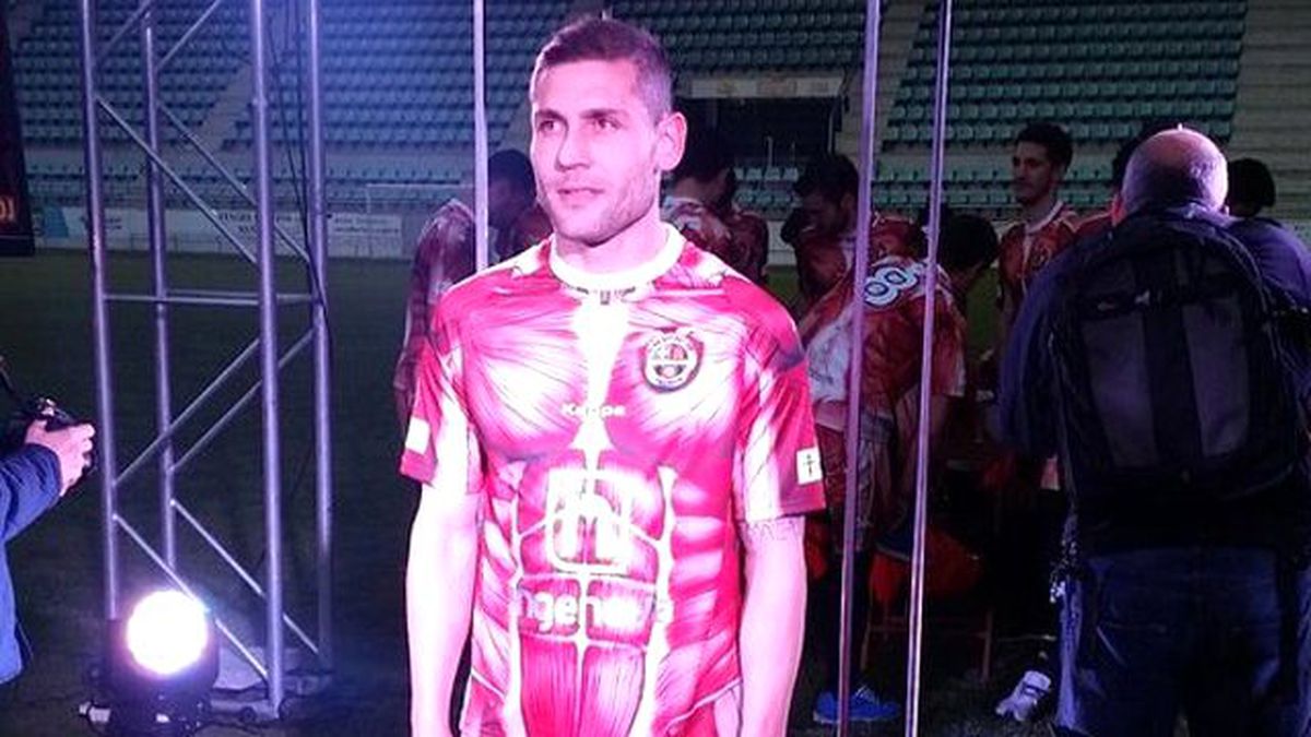 İspanya 4. Lig Takımı, Kas Dokusu Şeklinde Forma Tasarladı