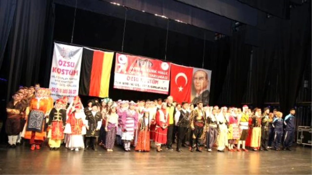 Karlsruhe\'de Avrupa Türk Halk Oyunları Yarışması Yapıldı