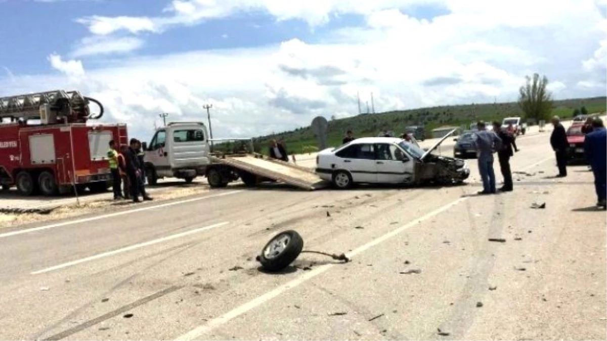 Kastamonu\'da İki Otomobil Çarpıştı: 5 Yaralı