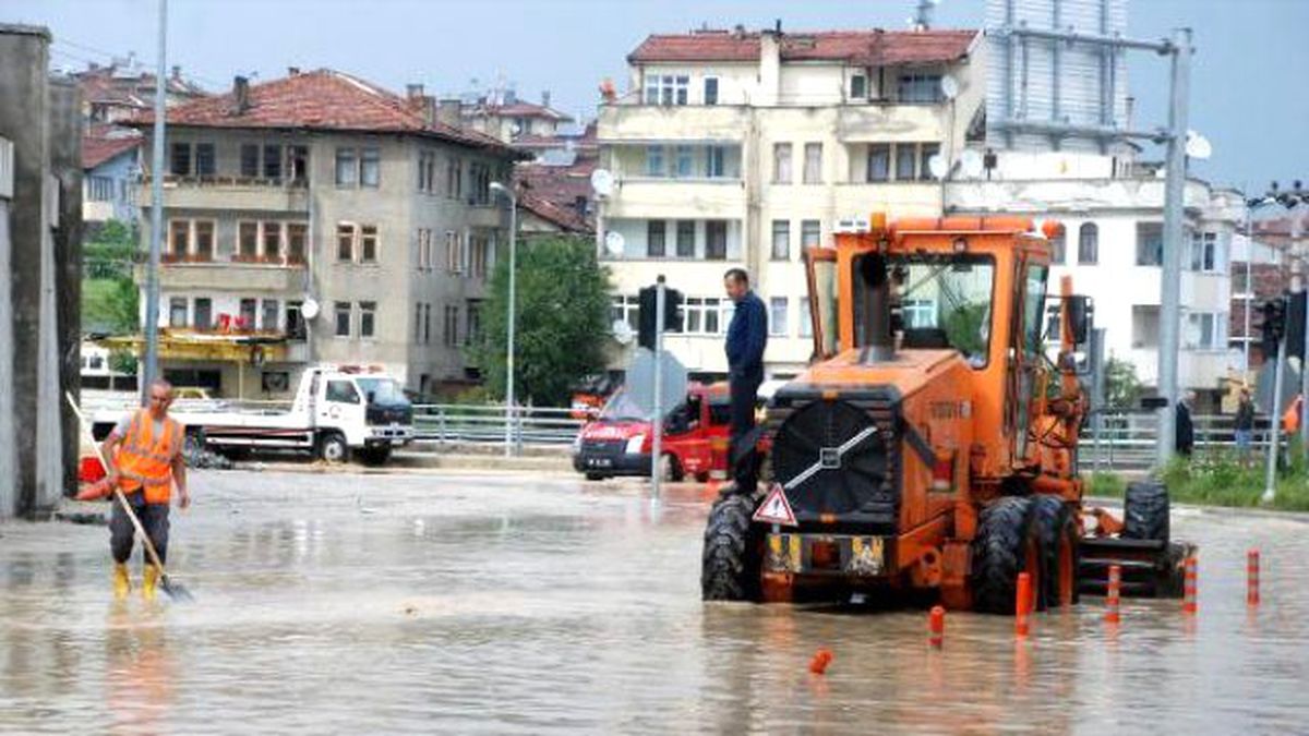 Kastamonu\'da Yağmur Ulaşımı Aksattı