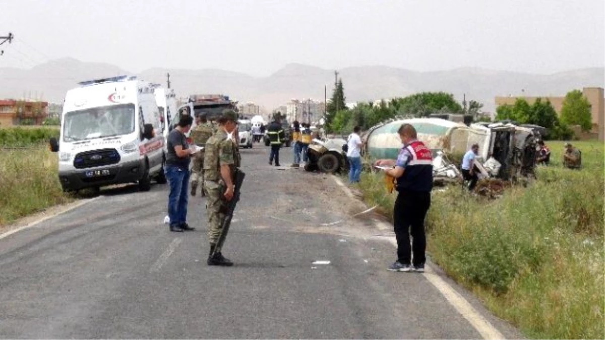 Kızıltepe\'de Trafik Kazası: 2 Ölü, 1 Yaralı