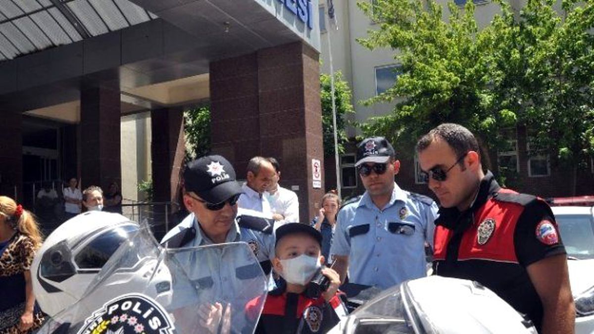 Lösemili Onur\'un Polis Olma Hayali Gerçek Oldu