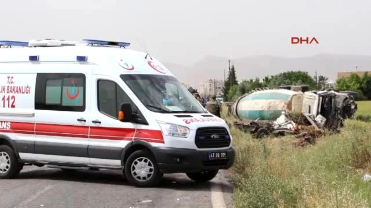 Mardin\'de Beton Mikseri ile Minibüs Çarpıştı 2 Ölü, 1 Yaralı