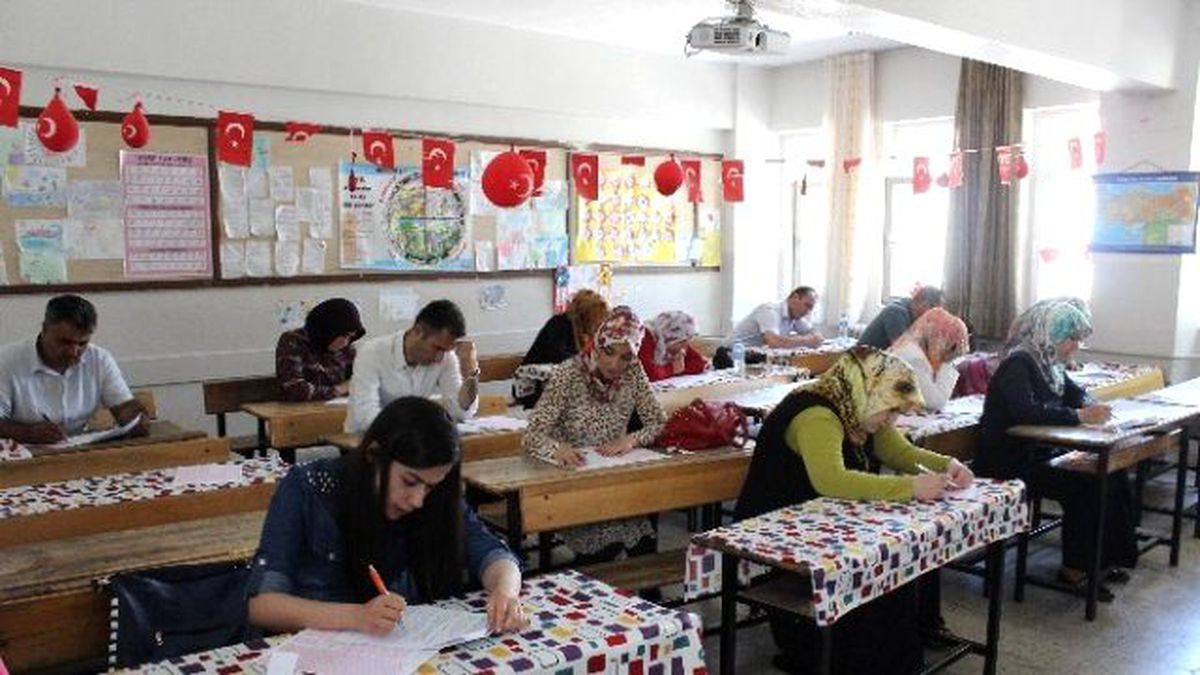 Öğrenci Velileri Sınava Girdi