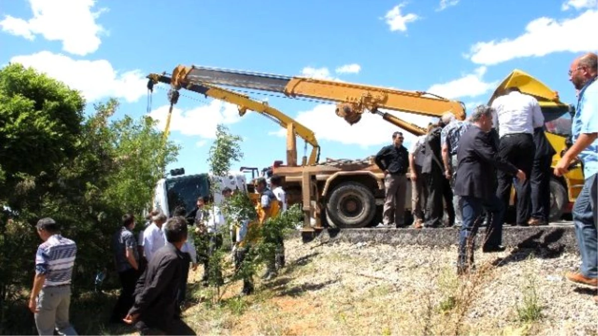 Öğrencileri Taşıyan Midibüs Devrildi: 1 Ölü, 20 Yaralı