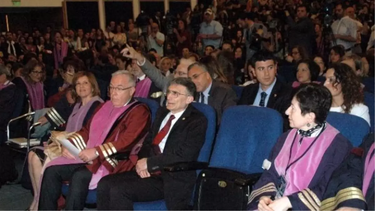 Prof. Dr. Sancar, Ayakta Alkışlandı