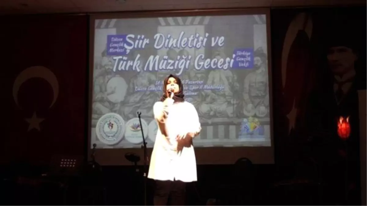 Şiir Dinletisi ve Türk Müziği Gecesi Yapıldı