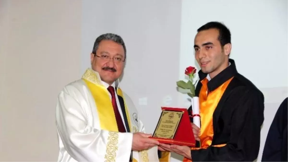 Turizm Fakültesi Öğrencileri Diplomalarını Aldı