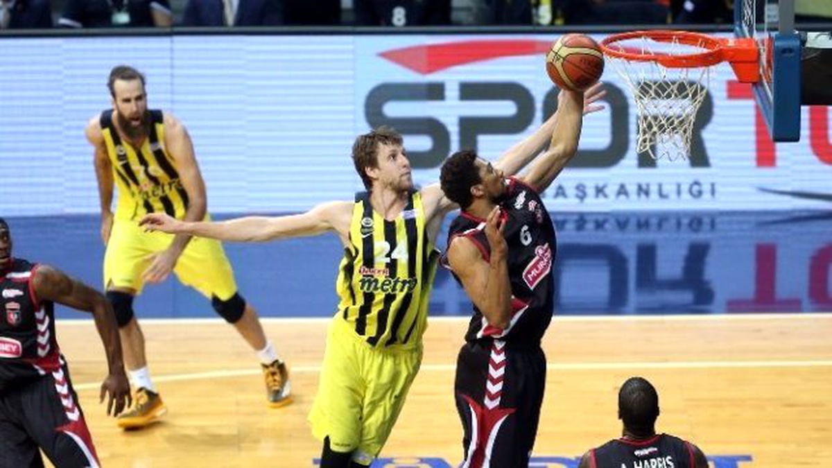 Uşak Sportif, Fenerbahçe Karşısında