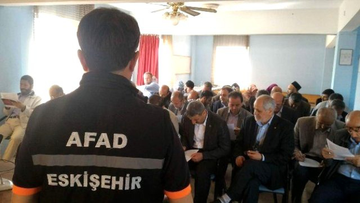 Afad\'tan Din Görevlilerine Afet Bilinci Eğitimi