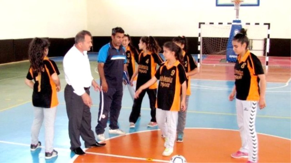 Araban\'da Kızlar Futsal Turnuvası Düzenlendi