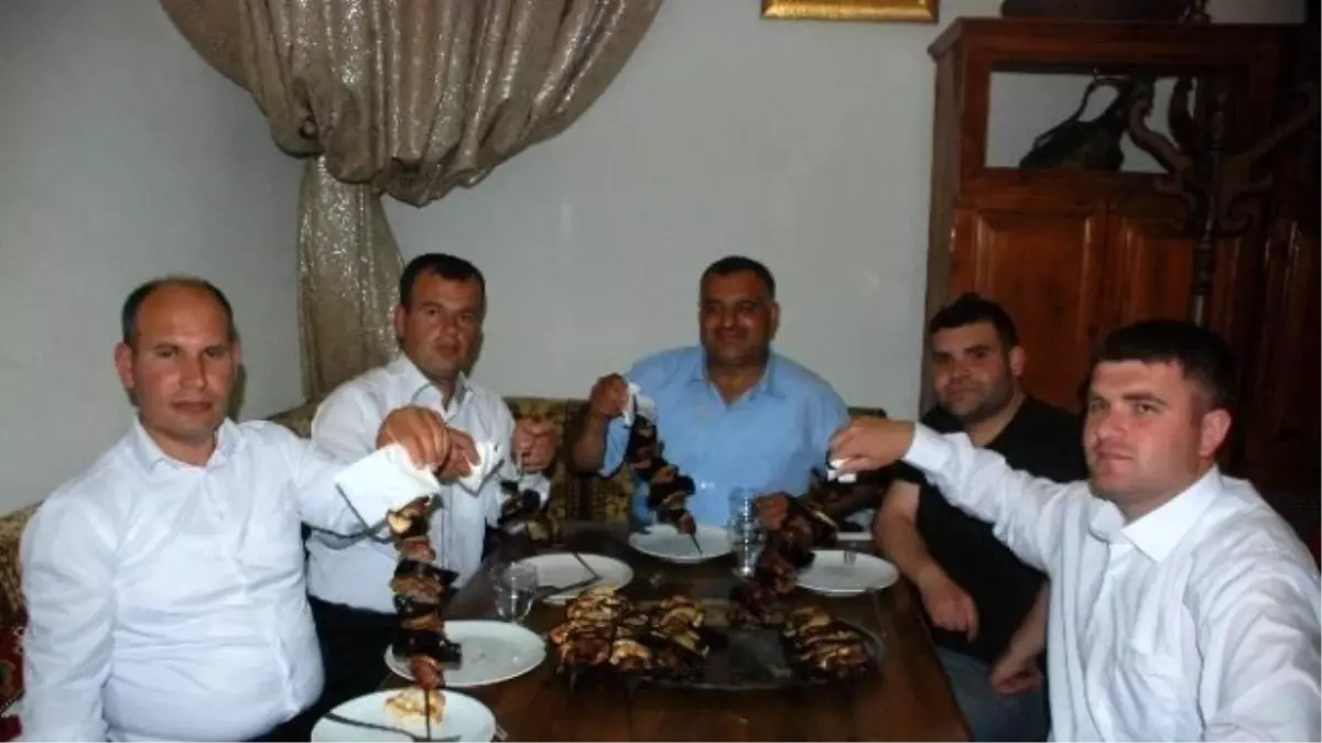 Balkanlardan Gelen Tokatlılara Kebap İkramı