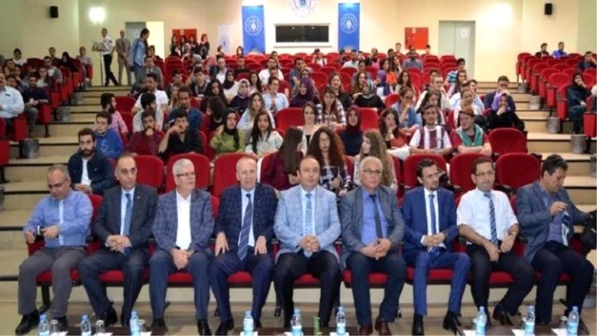 Bandırma\'da "Yeni Anayasa ve Başkanlık Sistemi" Konferansı Yapıldı