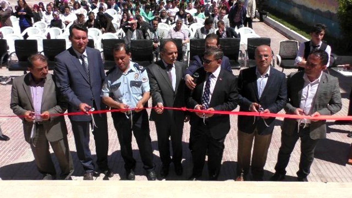 Beyşehir\'de 4006 Tübitak Bilim Fuarı Açıldı