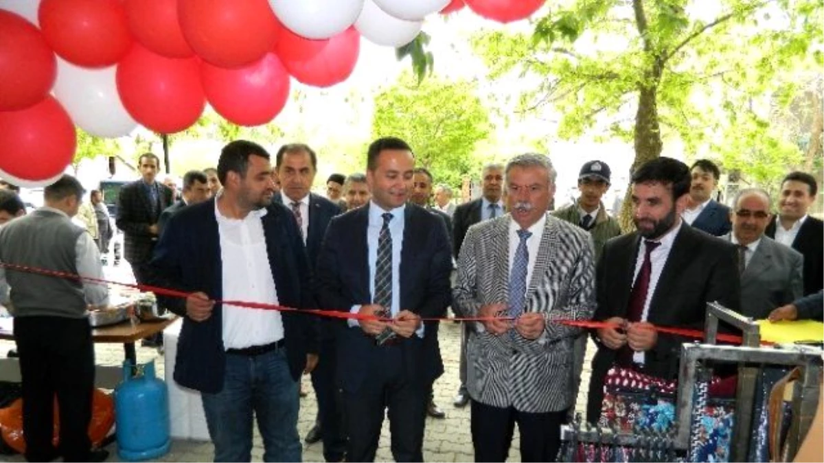 Doğanşehir\'de Öğrenciler Yararına Kermes Açıldı