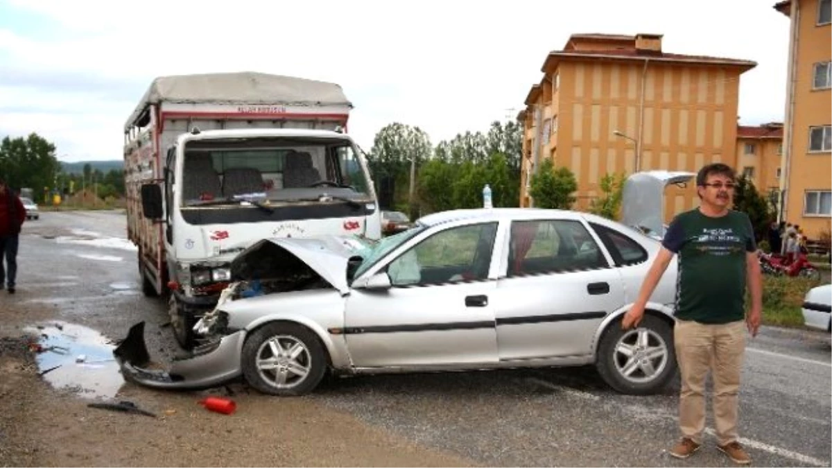 Eski Hisarcık Bağımsız Türkiye Partisi İlçe Başkanı Trafik Kazasında Yaralandı