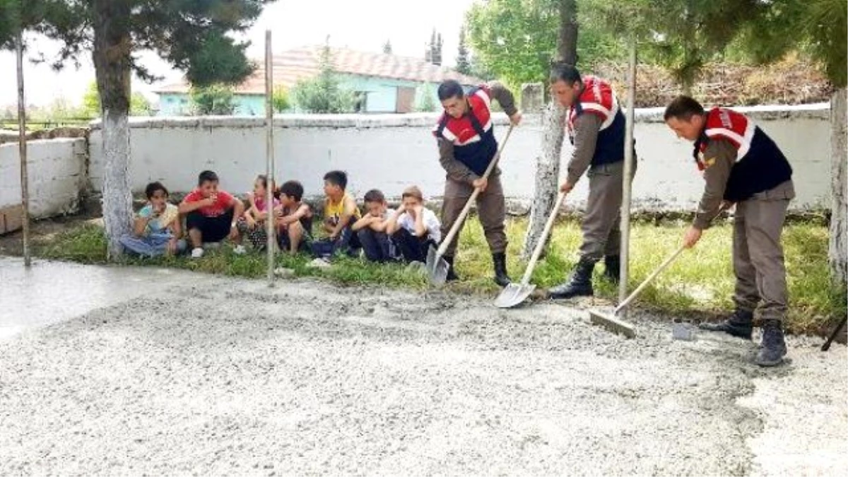 Jandarmadan Öğrencilere Basketbol ve Voleybol Sahası