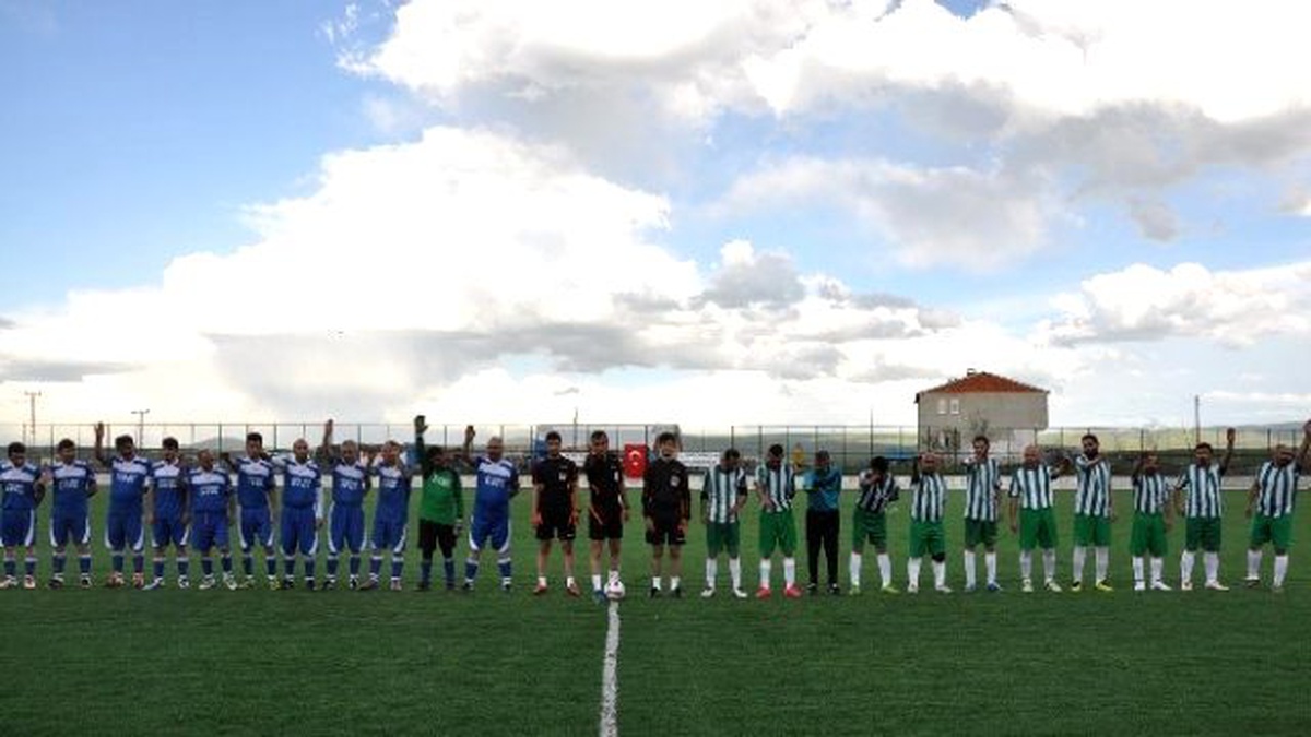 Kars\'ta Kurumlar Arası Futbol Turnuvası