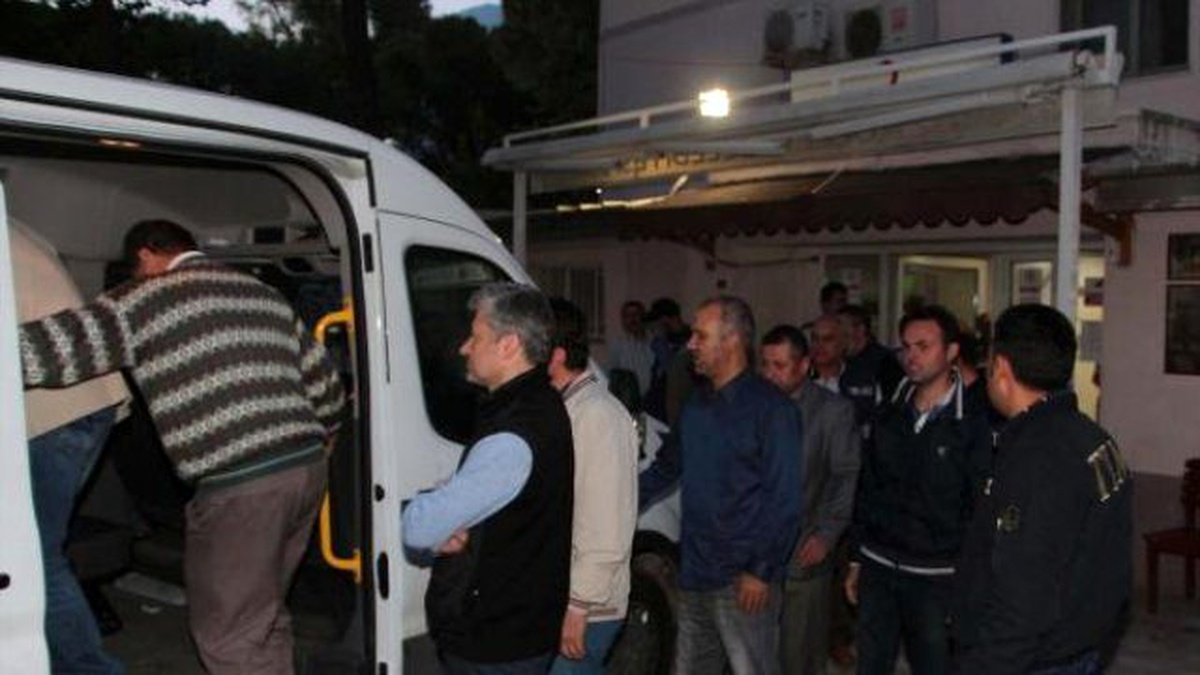 Manisa\'da FETÖ/PDY Zanlıları Sağlık Kontrolünden Geçirildi